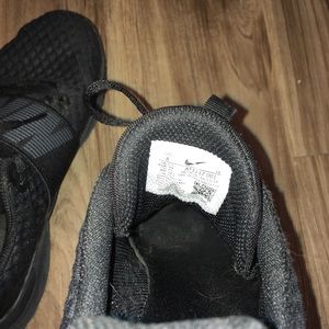 All black Nike shoes women size 8 in fair condition comfy nice running shoes!